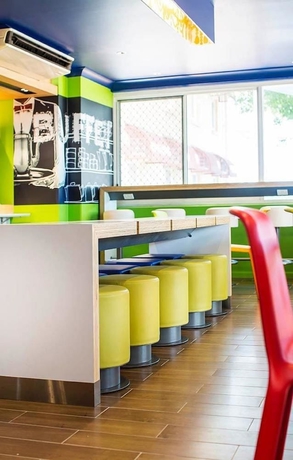 Imagen de los interiores del Hotel Ibis Budget Brisbane Airport. Foto 19