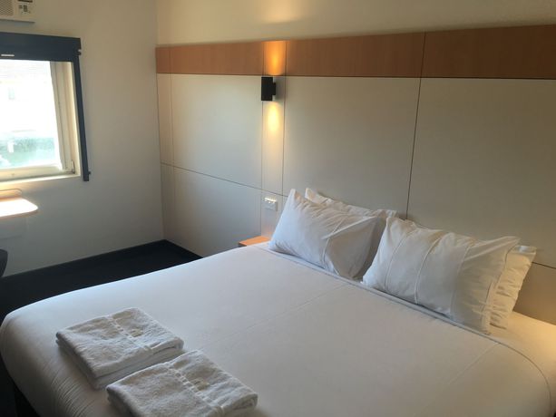 Imagen del bar/restaurante del Hotel Ibis Budget Casula Liverpool. Foto 1