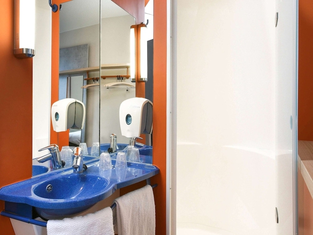 Imagen de la habitación del Hotel Ibis Budget Charleroi Airport. Foto 12