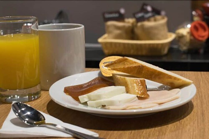 Imagen del bar/restaurante del Hotel Ibis Budget Copiapo. Foto 6