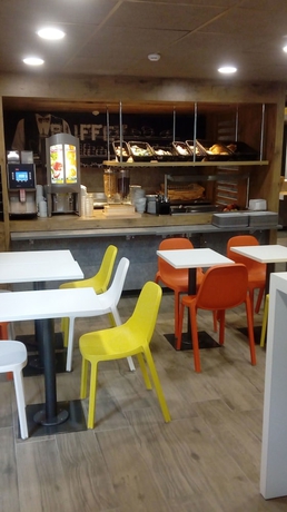 Imagen del bar/restaurante del Hotel Ibis Budget Dieppe Centre Port. Foto 5