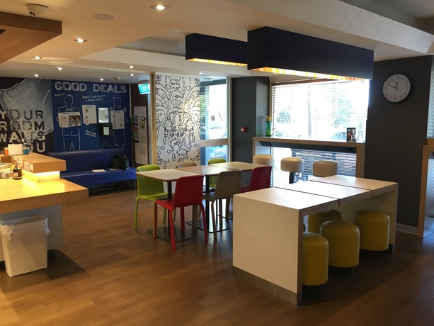 Imagen del bar/restaurante del Hotel Ibis Budget Enfield. Foto 4