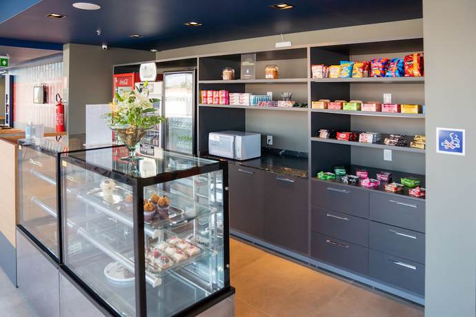 Imagen de los interiores del Hotel Ibis Budget Farroupilha. Foto 19