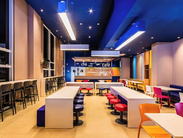 Imagen del bar/restaurante del Hotel Ibis Budget Fortaleza Praia De Iracema. Foto 6