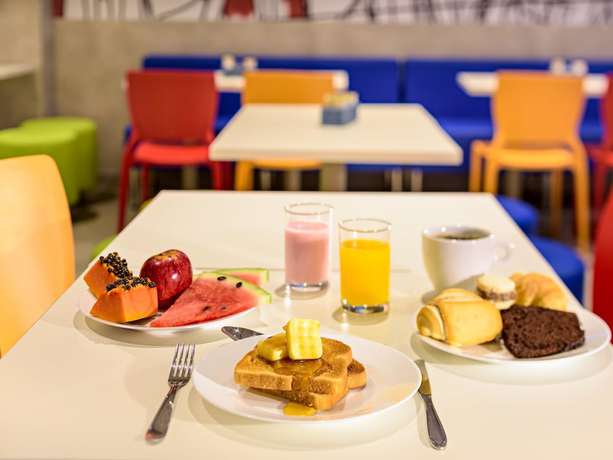 Imagen del bar/restaurante del Hotel Ibis Budget Foz Do Iguacu. Foto 2