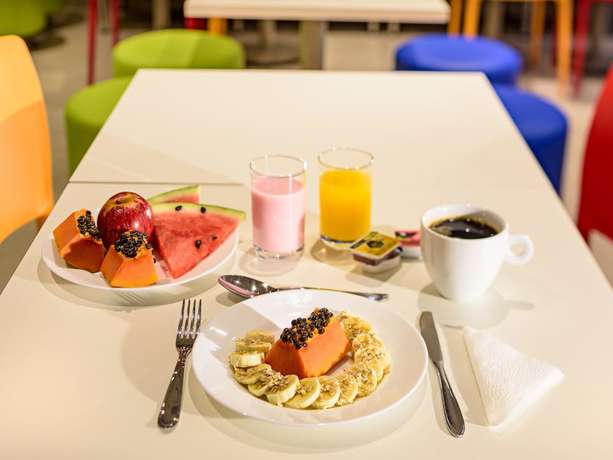 Imagen del bar/restaurante del Hotel Ibis Budget Foz Do Iguacu. Foto 3