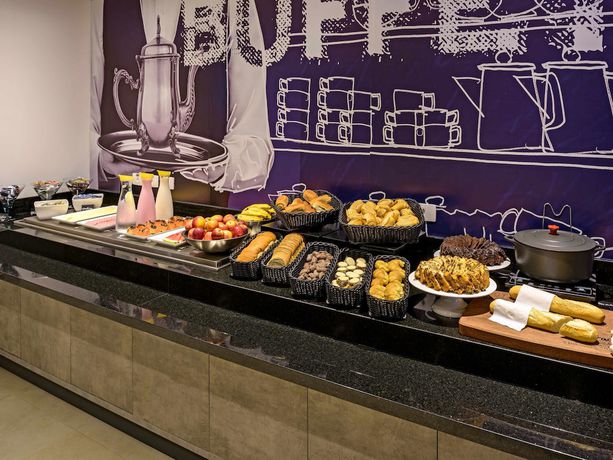 Imagen del bar/restaurante del Hotel Ibis Budget Foz Do Iguacu. Foto 5