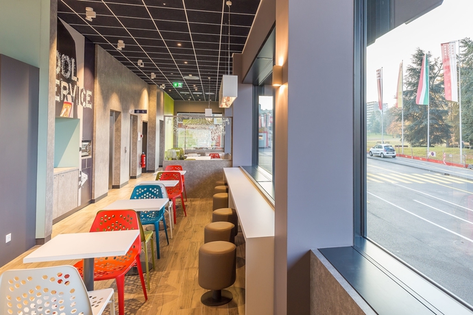 Imagen del bar/restaurante del Hotel Ibis Budget Genève Palexpo Aéroport. Foto 3