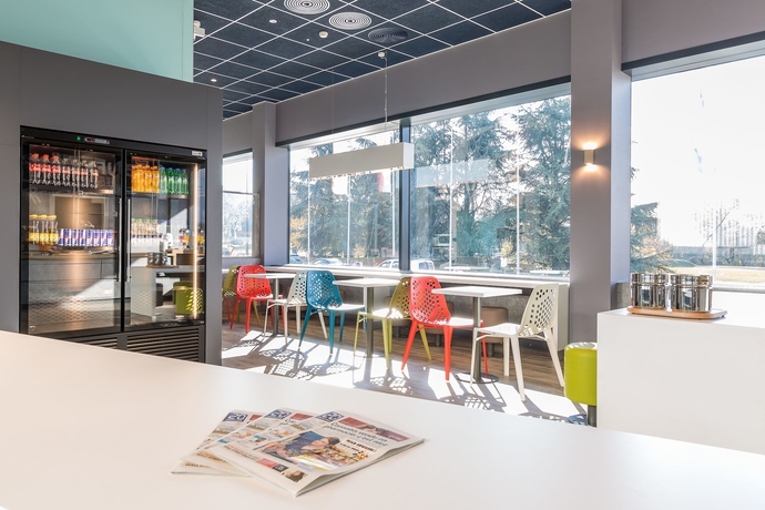 Imagen del bar/restaurante del Hotel Ibis Budget Genève Palexpo Aéroport. Foto 4