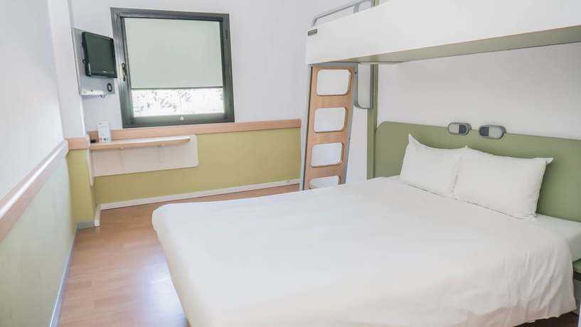 Imagen de la habitación del Hotel Ibis Budget Girona Costa Brava. Foto 4