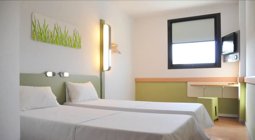 Imagen de la habitación del Hotel Ibis Budget Girona Costa Brava. Foto 8