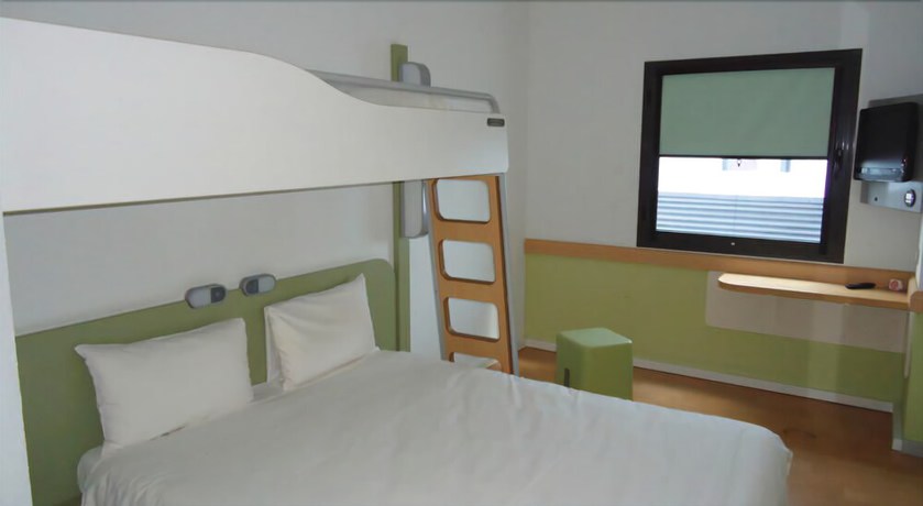 Imagen de la habitación del Hotel Ibis Budget Girona Costa Brava. Foto 10