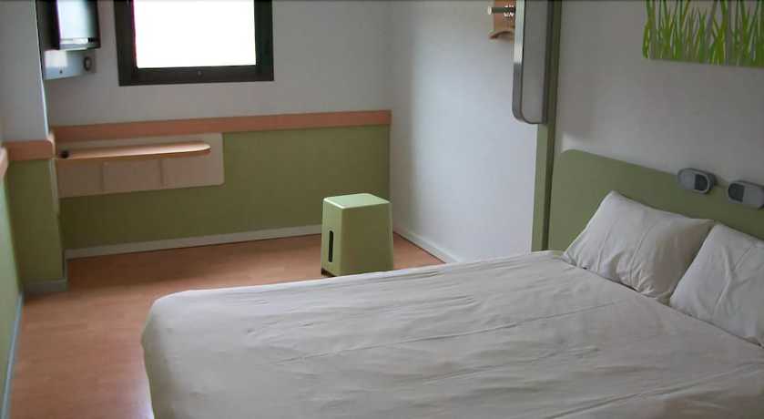 Imagen de la habitación del Hotel Ibis Budget Girona Costa Brava. Foto 11