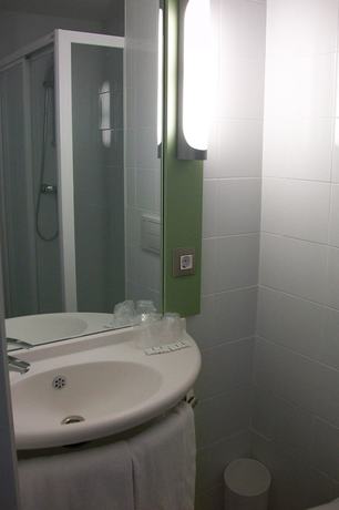 Imagen de la habitación del Hotel Ibis Budget Girona Costa Brava. Foto 18