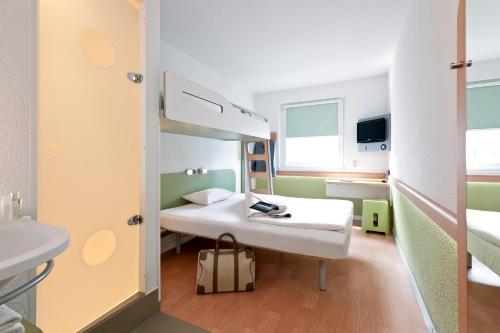 Imagen de la habitación del Hotel Ibis Budget Hamburg St Pauli Messe. Foto 6