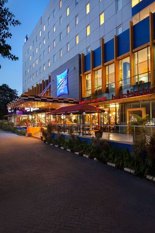 Imagen de los exteriores del Hotel Ibis Budget Jakarta Cikini. Foto 7