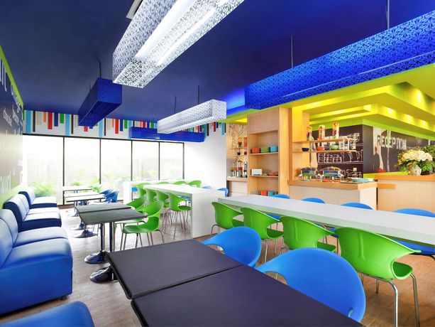 Imagen del bar/restaurante del Hotel Ibis Budget Jakarta Daan Mogot - Chse Certified. Foto 2