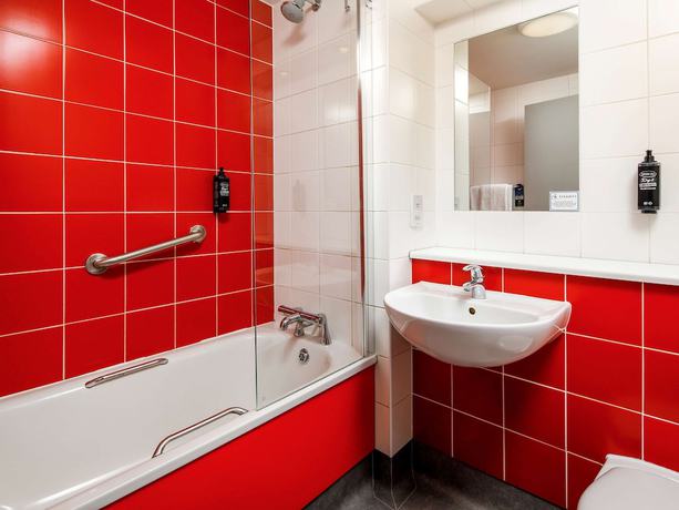 Imagen de la habitación del Hotel Ibis Budget London Heathrow Terminal 5. Foto 16