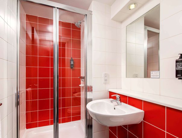 Imagen de la habitación del Hotel Ibis Budget London Heathrow Terminal 5. Foto 18
