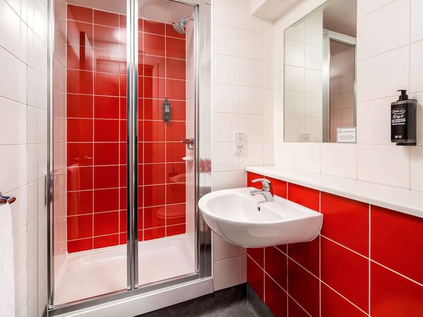 Imagen de la habitación del Hotel Ibis Budget London Heathrow Terminal 5. Foto 19