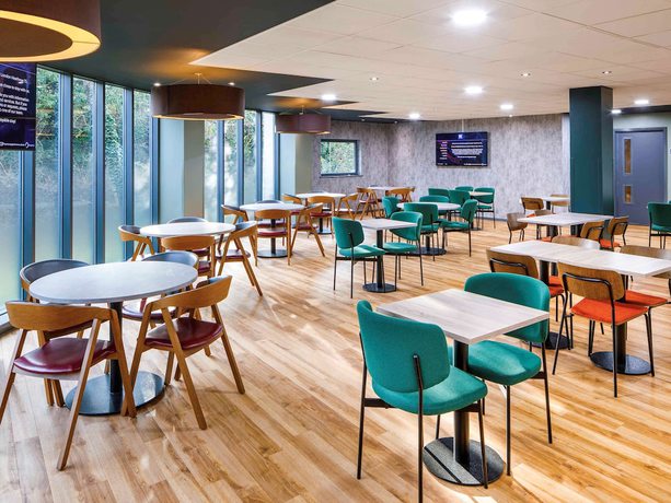 Imagen del bar/restaurante del Hotel Ibis Budget London Heathrow Terminal 5. Foto 3