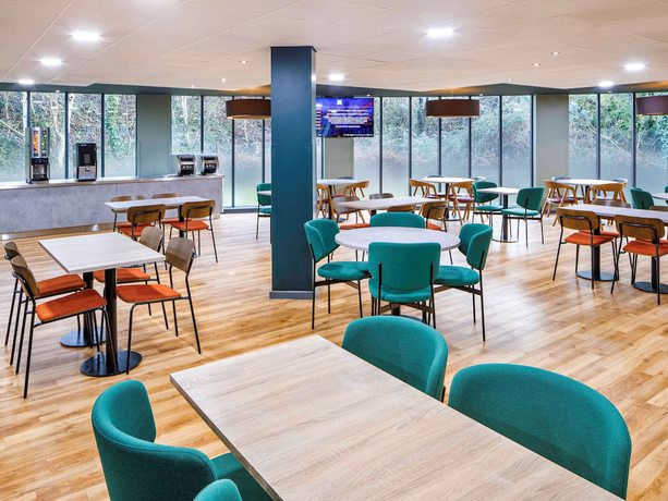 Imagen del bar/restaurante del Hotel Ibis Budget London Heathrow Terminal 5. Foto 6
