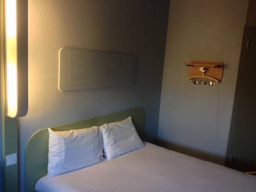 Imagen de la habitación del Hotel Ibis Budget Lyon Villeurbanne. Foto 5