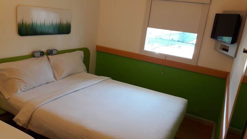 Imagen de la habitación del Hotel Ibis Budget Makassar Airport. Foto 5