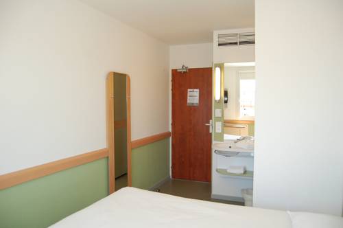 Imagen de la habitación del Hotel Ibis Budget Marsella Vitrolles. Foto 11