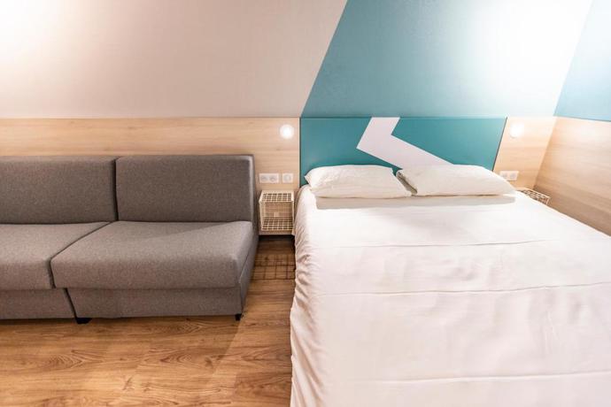 Imagen de la habitación del Hotel Ibis Budget Millau Viaduc. Foto 5