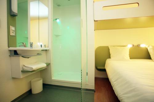 Imagen de la habitación del Hotel Ibis Budget Nantes Reze Aeroport. Foto 12