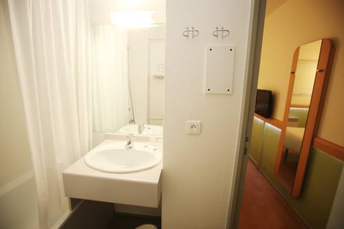 Imagen de la habitación del Hotel Ibis Budget Nantes Sainte Luce. Foto 17