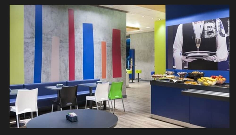 Imagen del bar/restaurante del Hotel Ibis Budget Navegantes Itajai. Foto 10