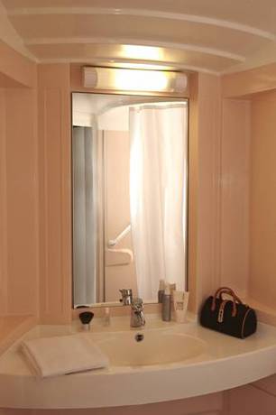 Imagen de la habitación del Hotel Ibis Budget Nuits Saint Georges. Foto 15