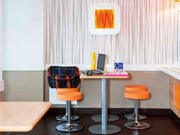 Imagen del bar/restaurante del Hotel Ibis Budget Orgeval. Foto 9