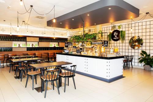 Imagen del bar/restaurante del Hotel Ibis Budget Oviedo. Foto 12