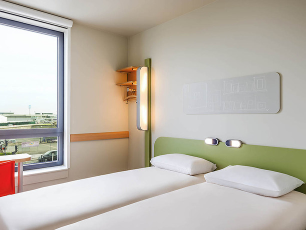 Imagen de la habitación del Hotel Ibis Budget Paris Coeur D'Orly Airport. Foto 5