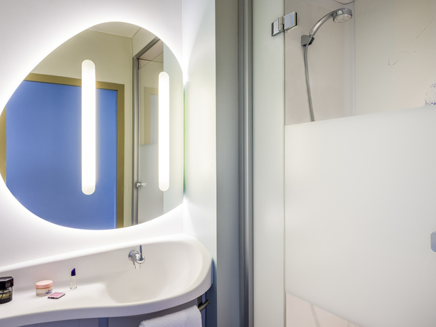 Imagen de la habitación del Hotel Ibis Budget Paris Coeur D'Orly Airport. Foto 6