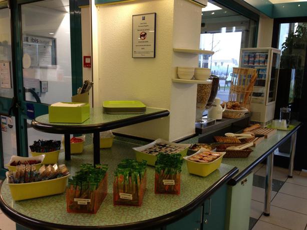 Imagen del bar/restaurante del Hotel Ibis Budget Poitiers Nord Futuroscope. Foto 3