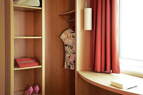 Imagen de la habitación del Hotel Ibis Budget Pontivy. Foto 11