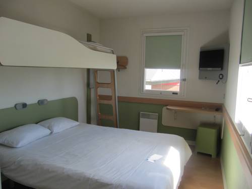 Imagen de la habitación del Hotel Ibis Budget Pontivy. Foto 12