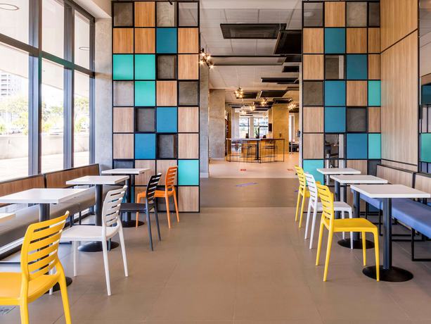 Imagen del bar/restaurante del Hotel Ibis Budget Ribeir&atilde;o Preto Vila Do Golf. Foto 4