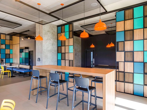 Imagen del bar/restaurante del Hotel Ibis Budget Ribeir&atilde;o Preto Vila Do Golf. Foto 5