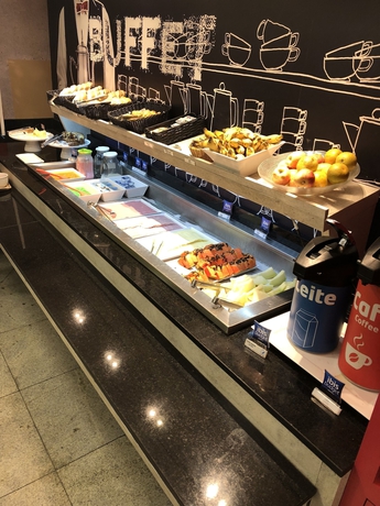 Imagen del bar/restaurante del Hotel Ibis Budget Rj Copacabana. Foto 7