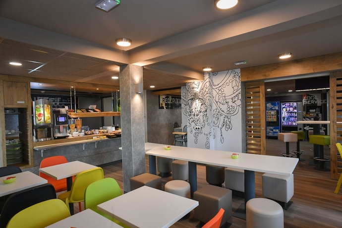 Imagen del bar/restaurante del Hotel Ibis Budget Saint Lo. Foto 4