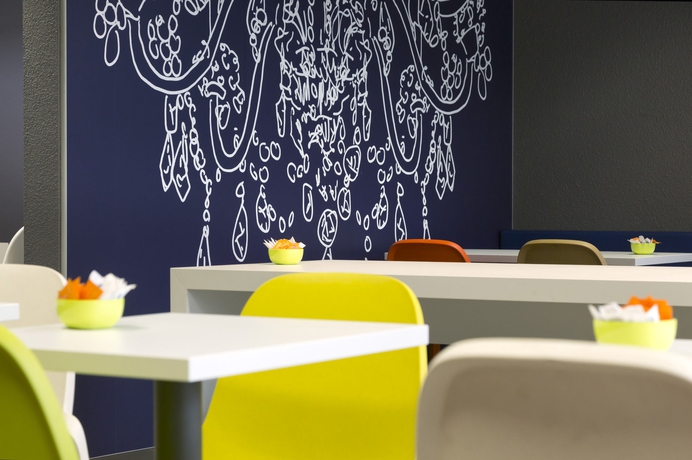 Imagen del bar/restaurante del Hotel Ibis Budget Saint Malo Centre. Foto 2