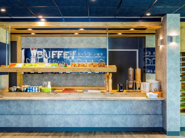 Imagen de los interiores del Hotel Ibis Budget Saint Quentin En Yvelines Velodrome. Foto 12