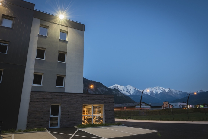 Imagen de los exteriores del Hotel Ibis Budget Sallanches Pays Du Mont Blanc. Foto 14