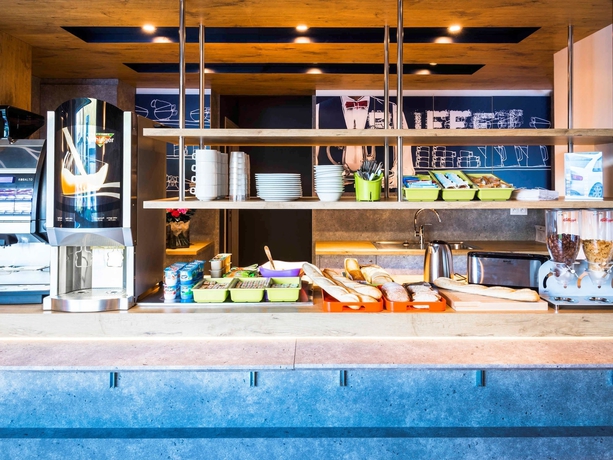 Imagen del bar/restaurante del Hotel Ibis Budget Sallanches Pays Du Mont Blanc. Foto 12