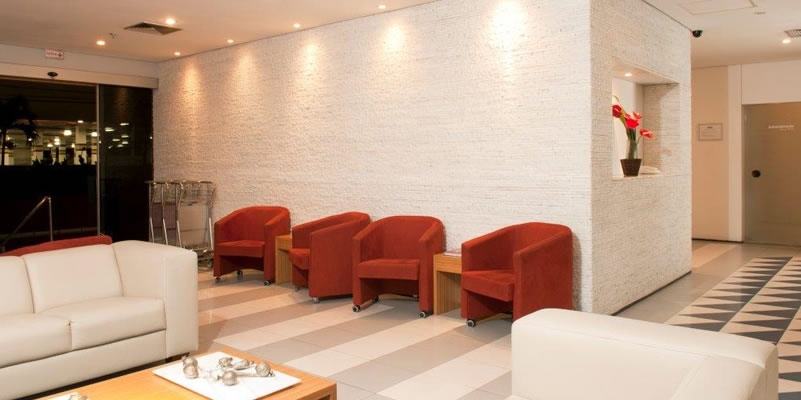 Imagen de los interiores del Hotel Ibis Budget Salvador. Foto 5